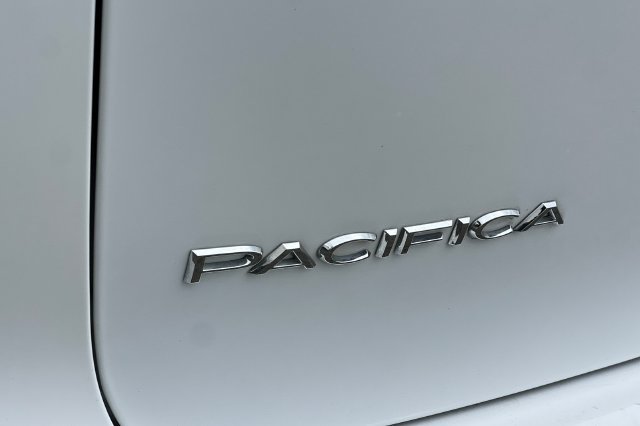 Used 2023 Chrysler Pacifica Touring-L AWD/4WD image 32