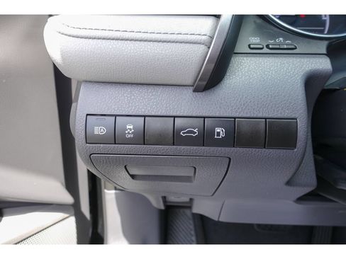 Used 2018 Toyota Camry SE w/ Audio Package FWD image 11