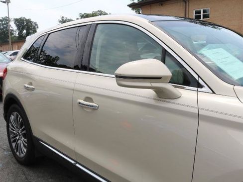 Used 2016 Lincoln MKX Reserve FWD image 3