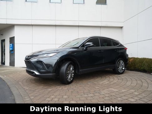 Used 2022 Toyota Venza Limited image 16