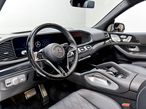 Used 2024 Mercedes-Benz Maybach GLS 600 4MATIC image 9