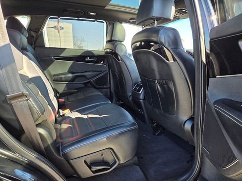 Used 2019 Kia Sorento SX image 15