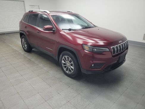 Used 2019 Jeep Cherokee Latitude Plus w/ Cold Weather Group AWD/4WD image 11