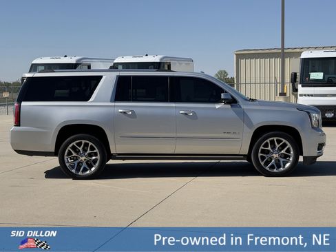 Used 2020 GMC Yukon XL Denali w/ Open Road Package AWD/4WD image 3