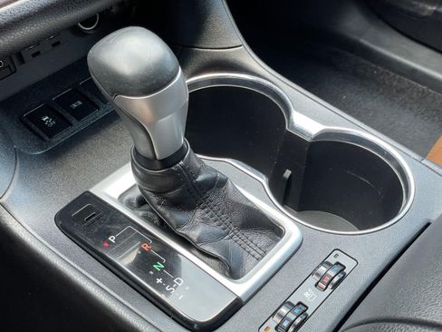Used 2019 Toyota Highlander Limited FWD image 23
