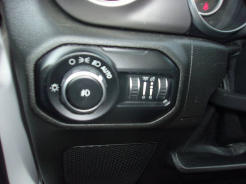 Used 2020 Jeep Wrangler Sport AWD/4WD image 21