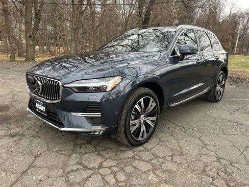 Used 2023 Volvo XC60 B5 Plus w/ Climate Package image 4