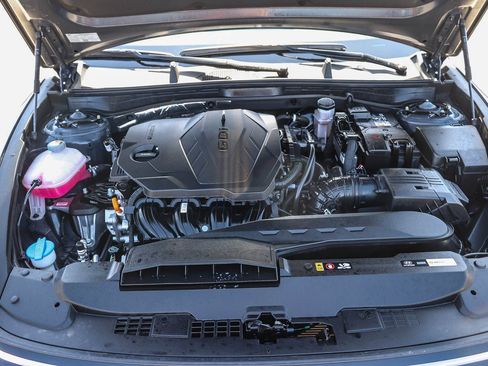 Used 2025 Hyundai Sonata SE FWD image 28