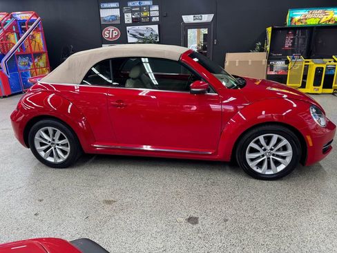 Used 2013 Volkswagen Beetle TDI FWD image 6