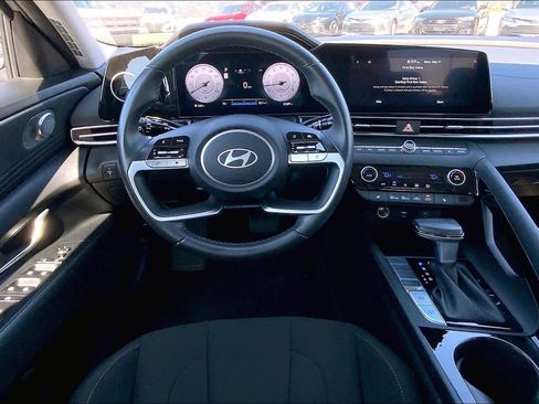 Used 2025 Hyundai Elantra SEL FWD image 6