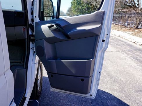Used 2015 Mercedes-Benz Sprinter 2500 image 15