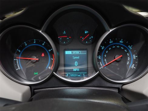 Used 2015 Chevrolet Cruze LS image 16