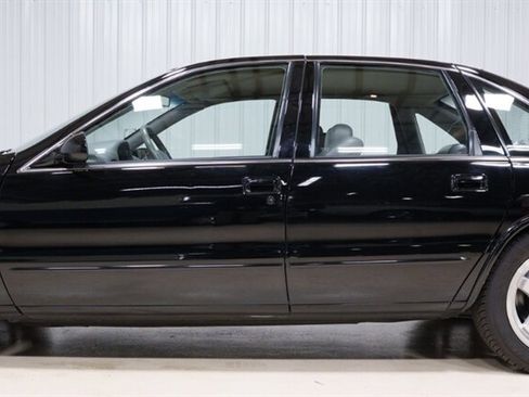 Used 1996 Chevrolet Impala SS RWD image 2