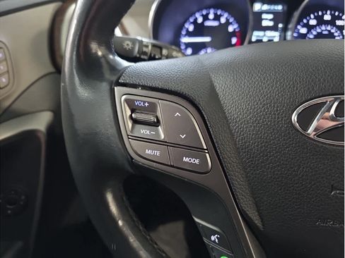 Used 2018 Hyundai Santa Fe SE image 26