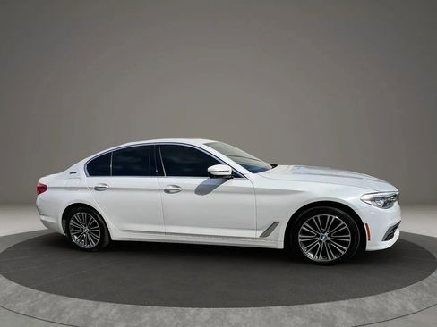 Used 2018 BMW 530e xDrive w/ Premium Package 2 AWD/4WD image 4