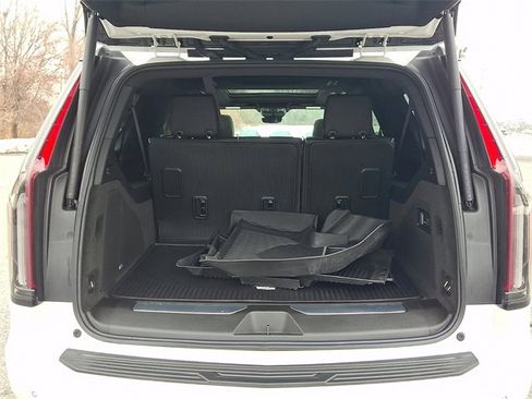 Used 2024 Cadillac Escalade ESV Premium Luxury w/ Performance Package image 33