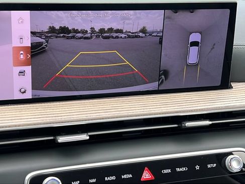 Certified 2025 Genesis GV80 3.5T Prestige AWD/4WD image 17