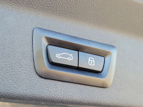 Used 2024 BMW X3 sDrive30i w/ Premium Package image 9