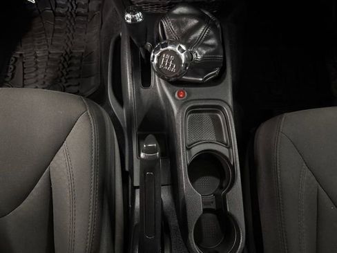Used 2017 Jeep Wrangler Sport AWD/4WD image 16