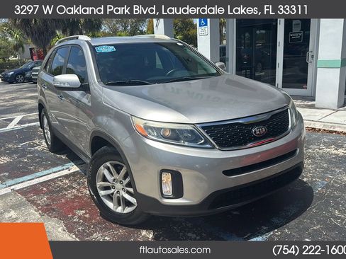 Used 2015 Kia Sorento LX image 2