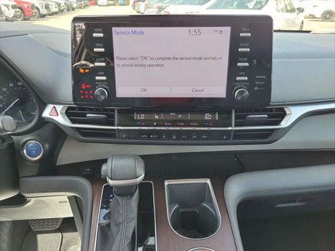 Certified 2023 Toyota Sienna XLE FWD image 23