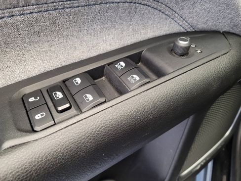 Used 2024 Jeep Compass Latitude image 27