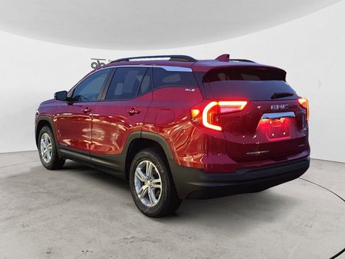 Used 2023 GMC Terrain SLE w/ Driver Convenience Package image 3