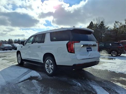 Used 2023 GMC Yukon XL SLT image 5