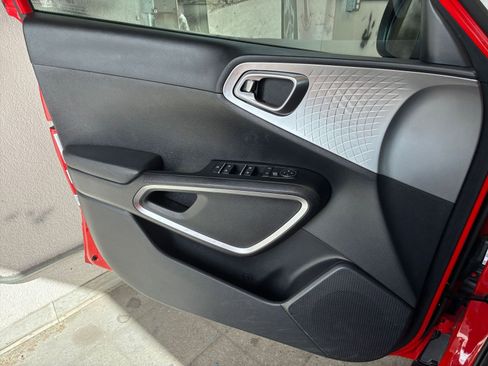 Used 2025 Kia Soul LX w/ LX Technology Package image 18