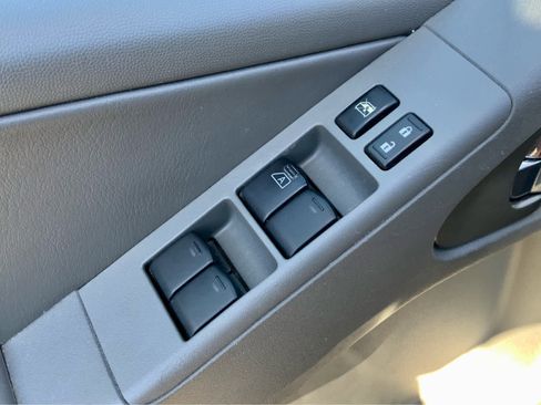 Used 2018 Nissan Frontier SL image 56