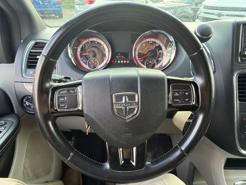 Used 2019 Dodge Grand Caravan SXT FWD image 15