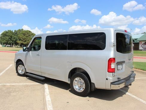 Used 2014 Nissan NV 3500 SL w/ Technology Package RWD image 3