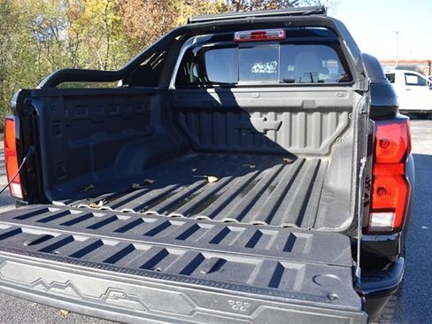 Certified 2025 Chevrolet Colorado ZR2 w/ Midnight Edition image 17