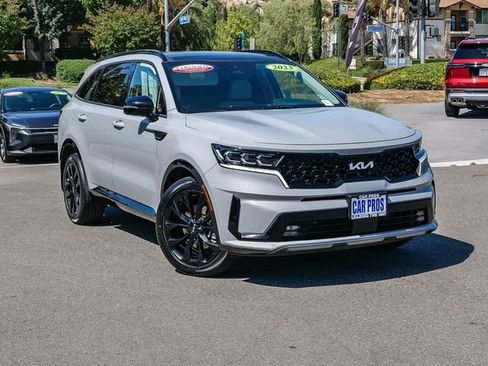 Certified 2023 Kia Sorento SX FWD image 2