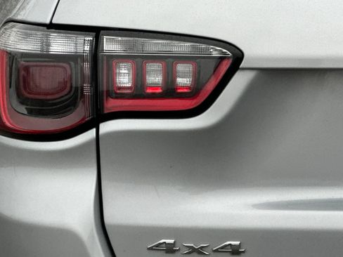 Used 2024 Jeep Compass Latitude image 44