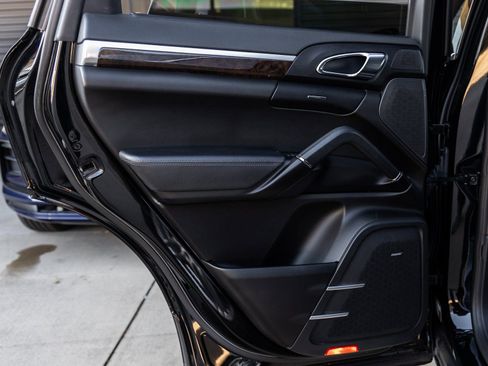 Certified 2018 Porsche Cayenne image 32
