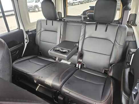 Used 2024 Jeep Wrangler Unlimited Sahara w/ Technology Group AWD/4WD image 33