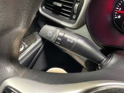 Used 2020 Kia Sorento LX image 22