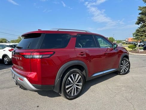 Certified 2022 Nissan Pathfinder Platinum w/ Cargo Package AWD/4WD image 5