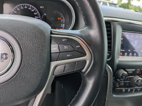Used 2018 Jeep Grand Cherokee Laredo RWD image 31