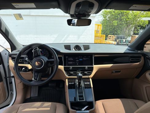 Used 2025 Porsche Macan AWD/4WD image 22