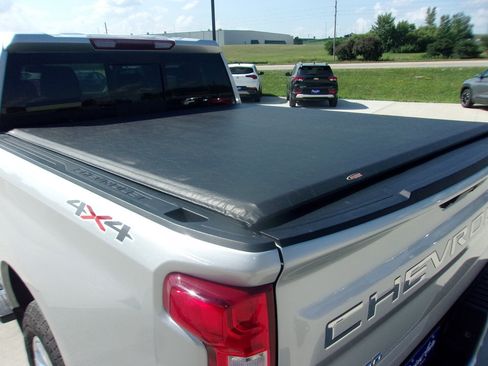 Used 2021 Chevrolet Silverado 1500 LTZ AWD/4WD image 26