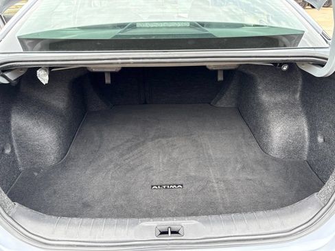 Used 2024 Nissan Altima 2.5 SR FWD image 39