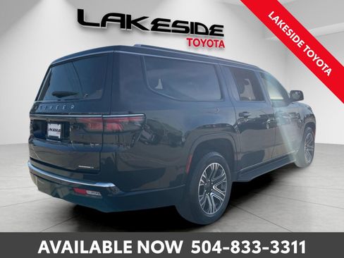 Used 2024 Jeep Wagoneer L Series II image 5