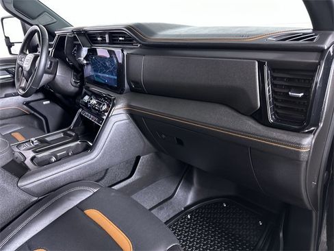 Used 2025 GMC Sierra 2500 AT4 image 30