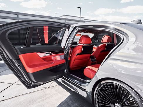 Used 2022 BMW M760i xDrive w/ Luxury Rear Seating Package AWD/4WD image 31