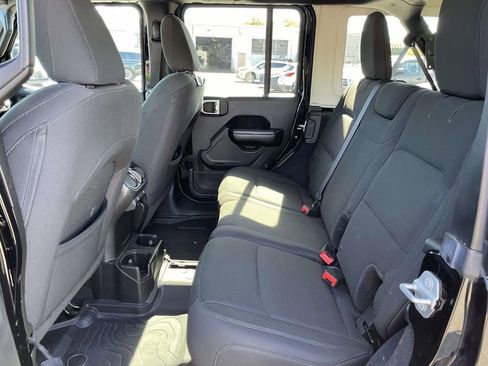 Used 2018 Jeep Wrangler Unlimited Sport S image 11