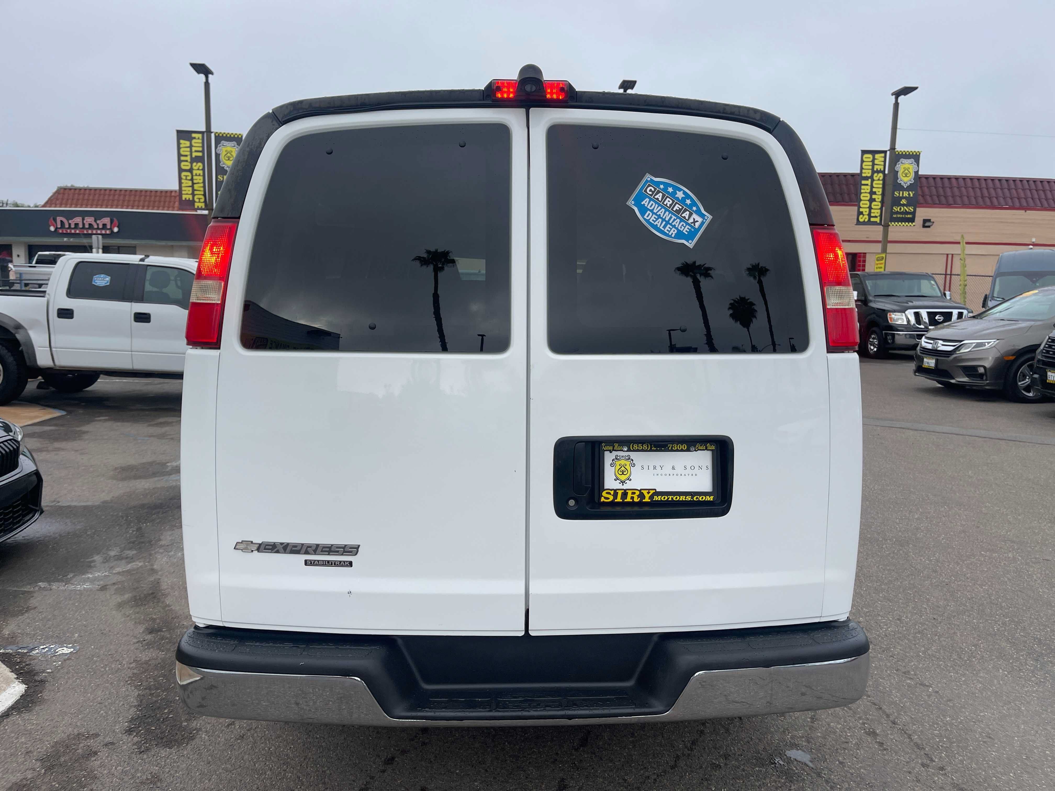 Used 2016 Chevrolet Express 3500 LT w/ LT Preferred Equipment Group RWD image 3