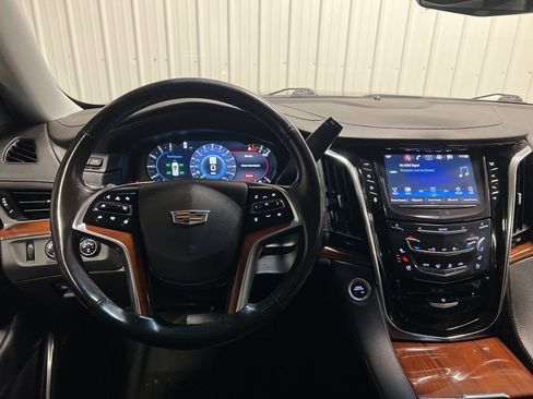 Used 2018 Cadillac Escalade ESV Premium Luxury image 13