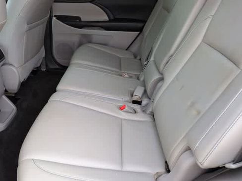 Used 2018 Toyota Highlander XLE FWD image 20